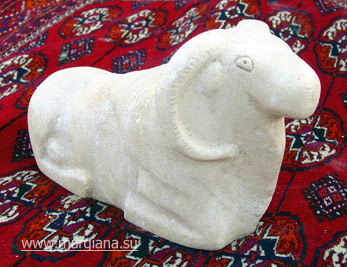 Каменная фигура барана из царской гробницы № 3220, Северный Гонур