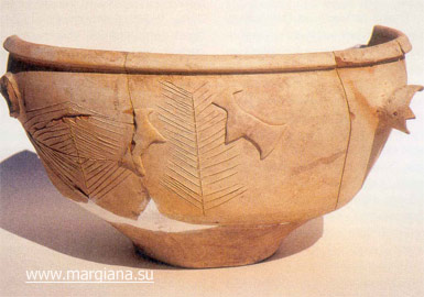 Культовый керамический сосуд из погребения CH02/96 некрополя Гонура с изображением дерева и двух козлов