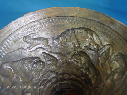 Фрагмент рельефного анималистического изображения на серебряном сосуде из клада в царской гробнице 3235, Северный Гонур